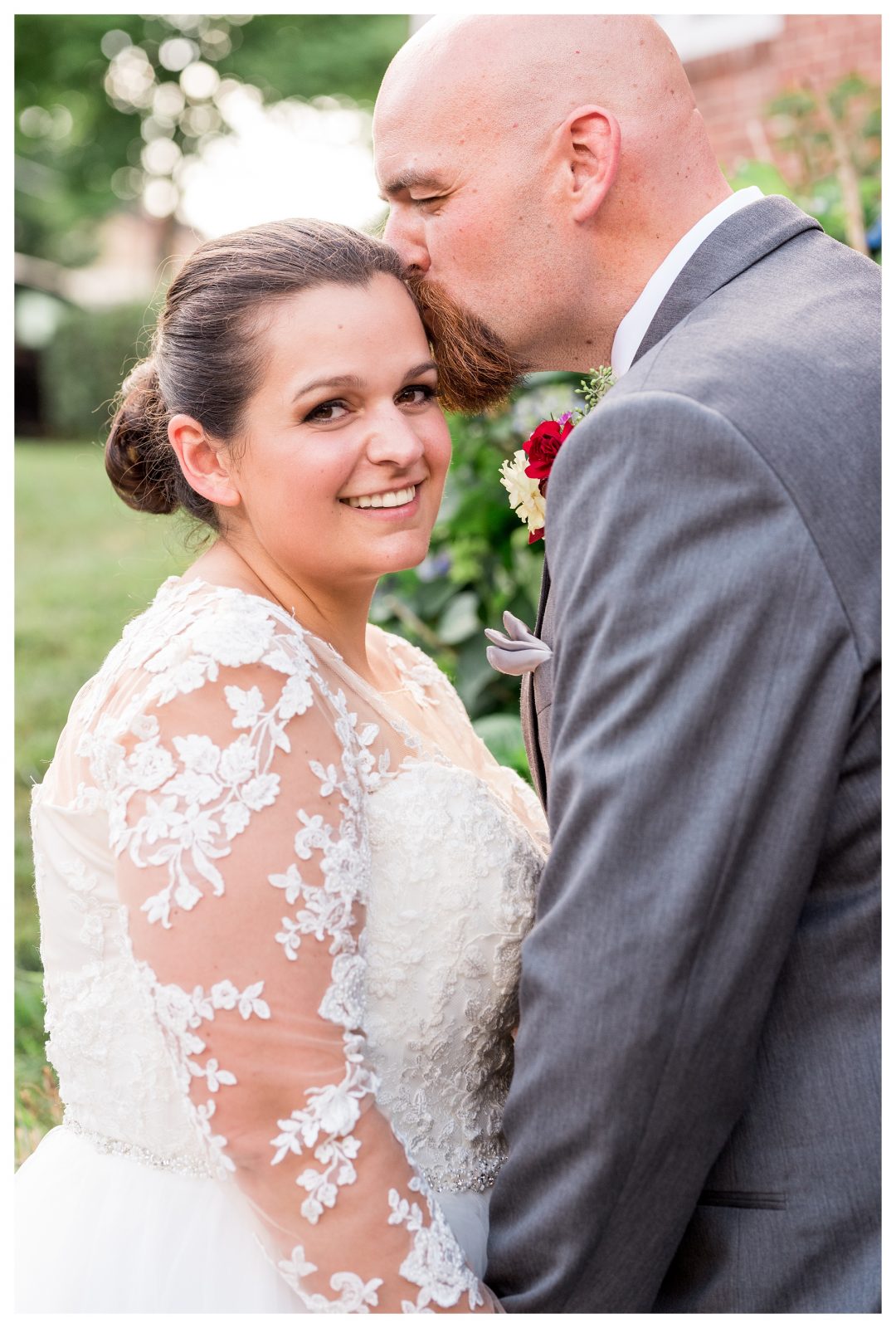 Backyard Wedding: Rachel & John - Sarahsurette.com