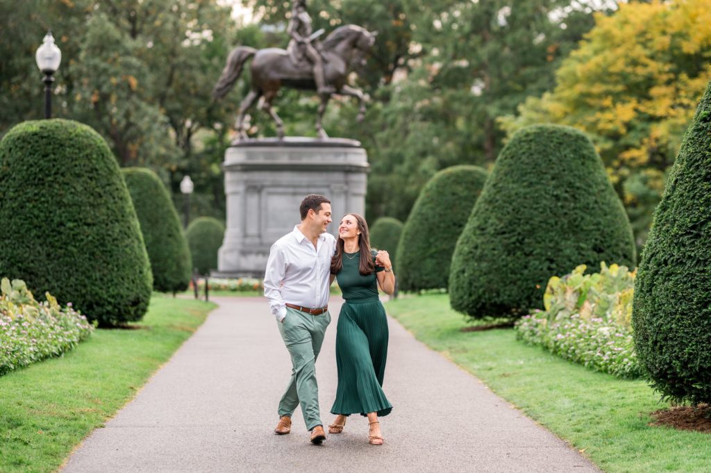 Fall Boston engagement photos in the Boston Public Garden