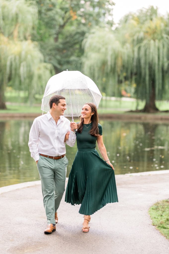 Boston engagement photos in the Boston Public Garden 